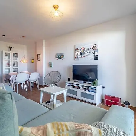 27-cozy Apartment, Spacious Terrace In فوينخيرولا