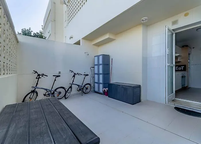 27-cozy Apartment, Spacious Terrace In Lägenhet