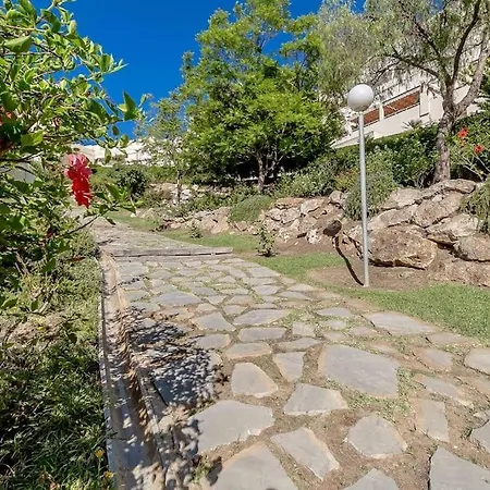 Daire 27-cozy Apartment, Spacious Terrace In