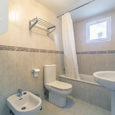 27-cozy Apartment, Spacious Terrace In Lägenhet