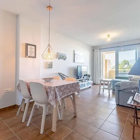 Lägenhet 27-cozy Apartment, Spacious Terrace In *