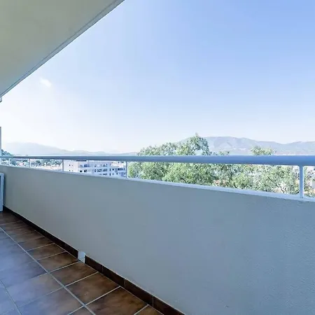 Lägenhet 27-cozy Apartment, Spacious Terrace In *