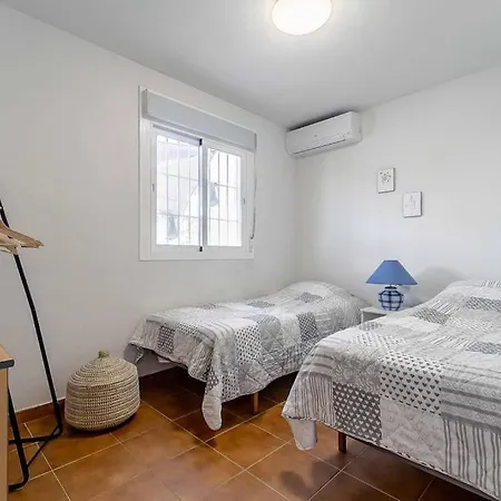 27-cozy Apartment, Spacious Terrace In Lägenhet