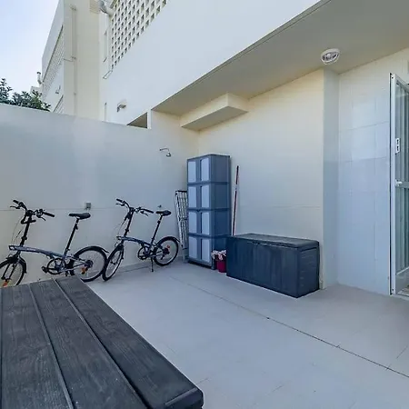 27-cozy Apartment, Spacious Terrace In Lägenhet
